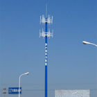 Κωνικοί αυτοφερόμενοι πύργοι τηλεπικοινωνιών χάλυβα με την αναρρίχηση των σκαλών